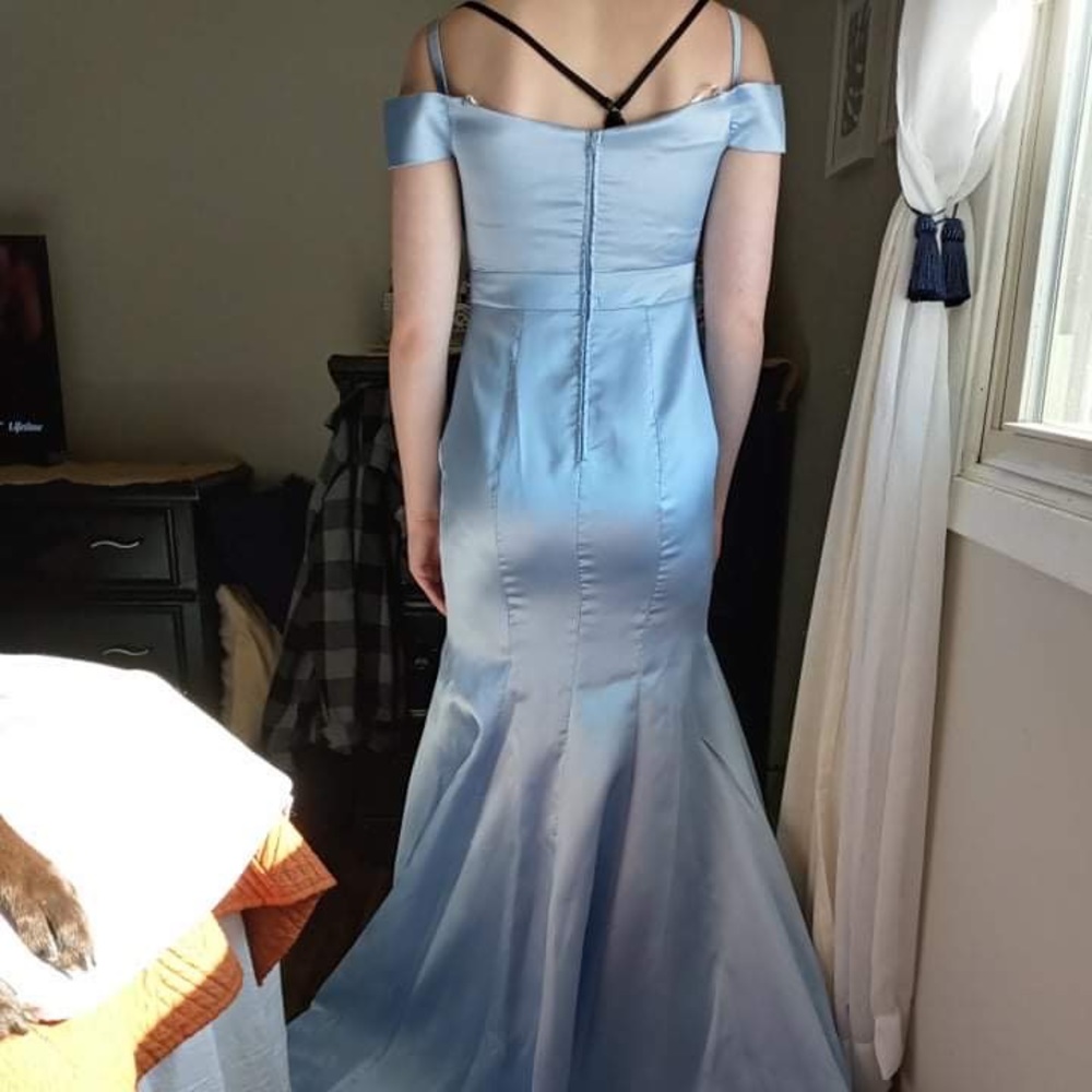 Size 7 (Junior) Mermaid style prom dress. Never worn except for trying on.